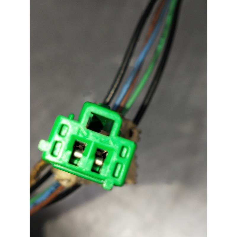 Recambio de retrovisor izquierdo para citroen c4 berlina collection referencia OEM IAM ELÉCTRICO 2 ENCHUFES 2-5 CABLES