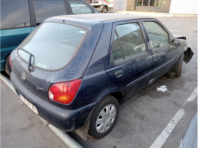 ford fiesta berlina del año 1998