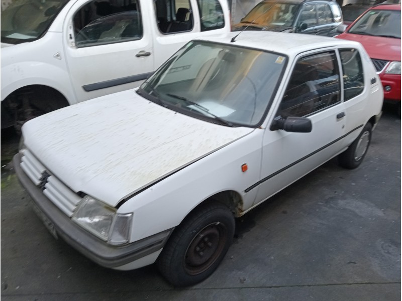 peugeot 205 berlina del año 1998