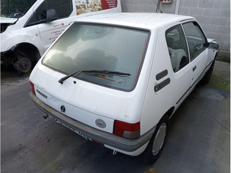 peugeot 205 berlina del año 1998