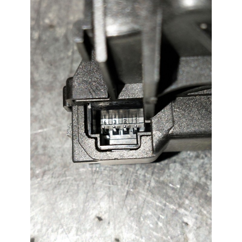 Recambio de motor cierre centralizado porton para mercedes clase c (w205) lim. referencia OEM IAM A2047500485  