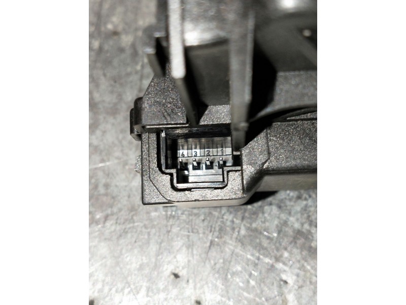 Recambio de motor cierre centralizado porton para mercedes clase c (w205) lim. referencia OEM IAM A2047500485  