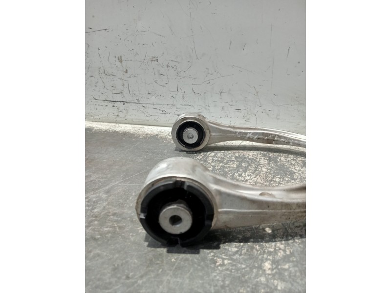 Recambio de brazo suspension superior delantero derecho para mercedes clase c (w205) lim. referencia OEM IAM A2053305601  
