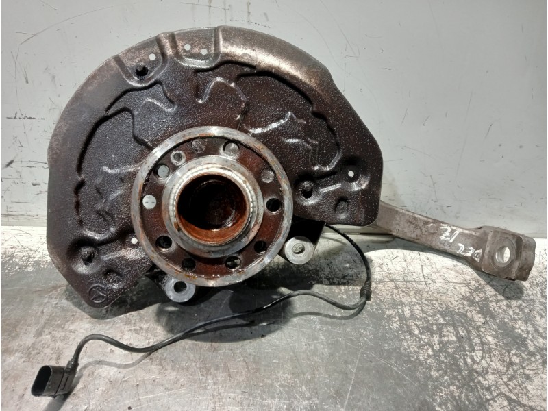 Recambio de mangueta delantera izquierda para mercedes clase c (w205) lim. referencia OEM IAM 2052100  