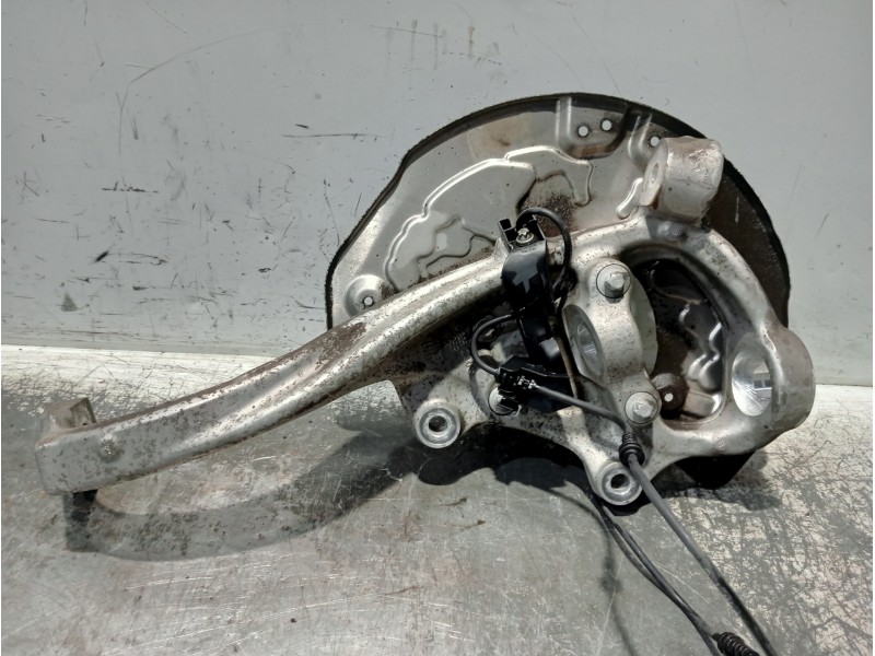 Recambio de mangueta delantera izquierda para mercedes clase c (w205) lim. referencia OEM IAM 2052100  