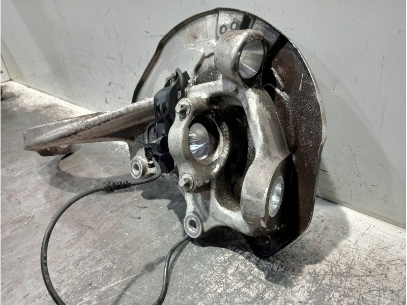 Recambio de mangueta delantera izquierda para mercedes clase c (w205) lim. referencia OEM IAM 2052100  