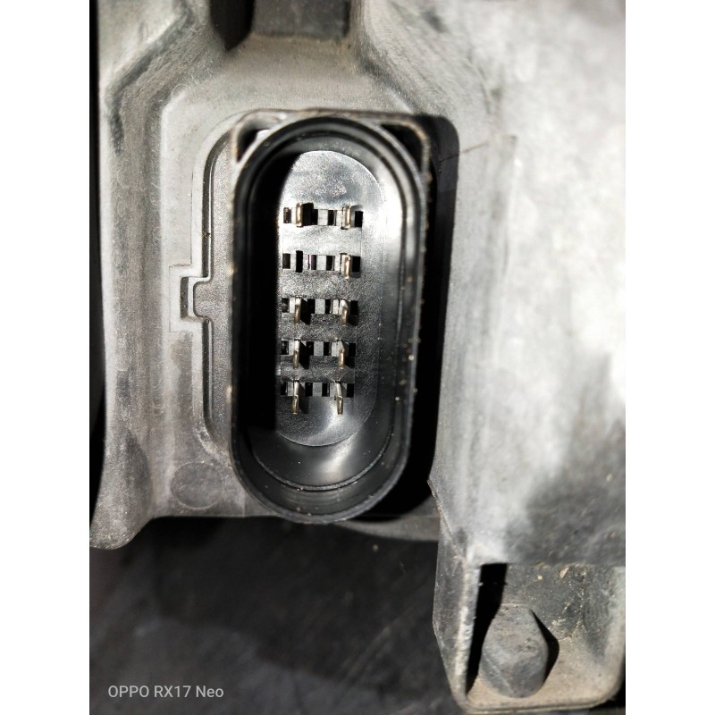 Recambio de faro derecho para audi a6 berlina (4f2) referencia OEM IAM 4F0941004  PATILLAS DE LA TAPA TRASERA ROTAS