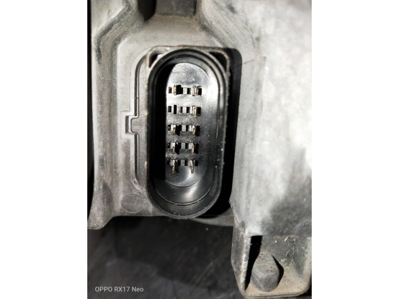Recambio de faro derecho para audi a6 berlina (4f2) referencia OEM IAM 4F0941004  PATILLAS DE LA TAPA TRASERA ROTAS
