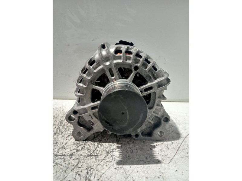 Recambio de alternador para audi a4 avant (8wd) referencia OEM IAM 04L903024 2619999E EG15T015