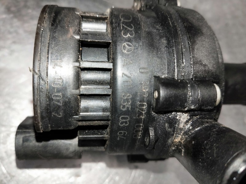 Recambio de bomba agua para mercedes clase c (w205) lim. referencia OEM IAM A2118350364  