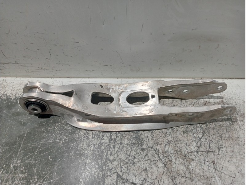 Recambio de brazo suspension inferior trasero izquierdo para audi a4 avant (8wd) referencia OEM IAM 8W0505311H  