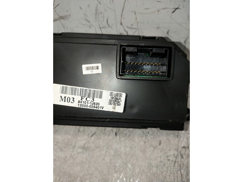 Recambio de pantalla multifuncion para hyundai i20 referencia OEM IAM 941011J620  