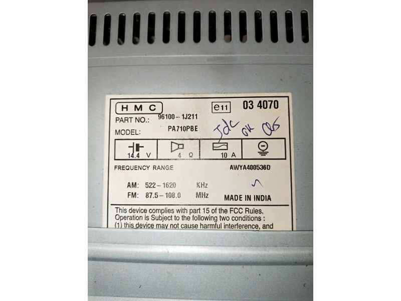 Recambio de sistema audio / radio cd para hyundai i20 referencia OEM IAM 961001J211  