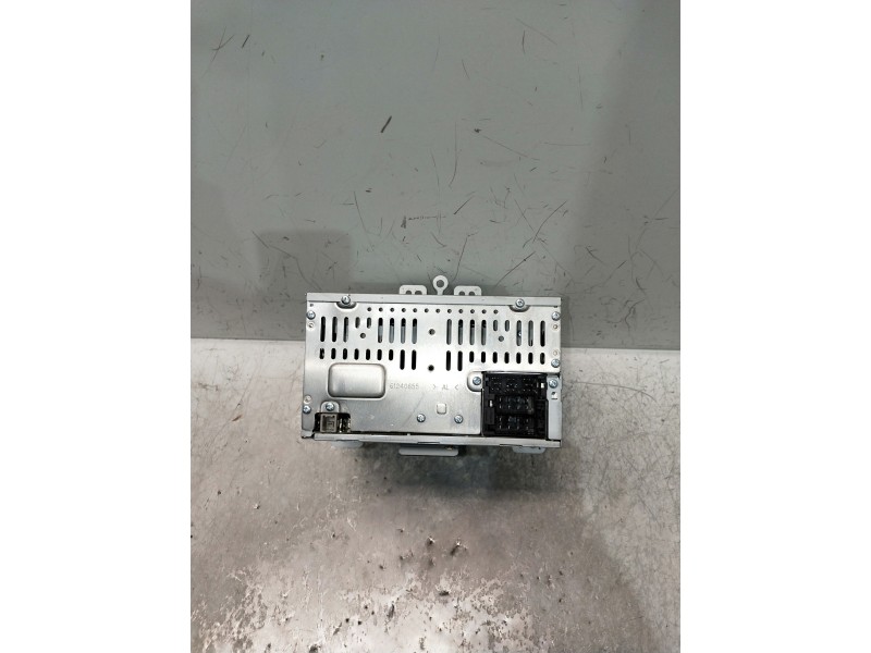 Recambio de sistema audio / radio cd para hyundai i20 referencia OEM IAM 961001J211  