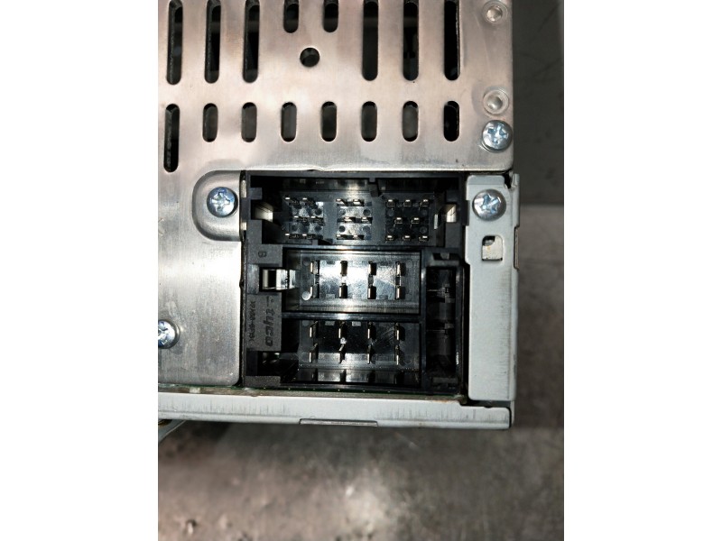 Recambio de sistema audio / radio cd para hyundai i20 referencia OEM IAM 961001J211  