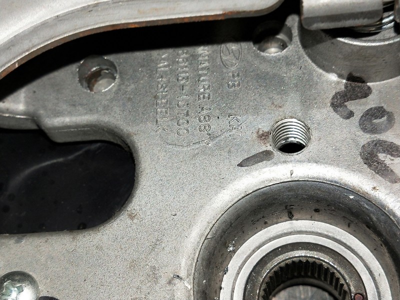 Recambio de volante para hyundai i20 referencia OEM IAM 261131J700  