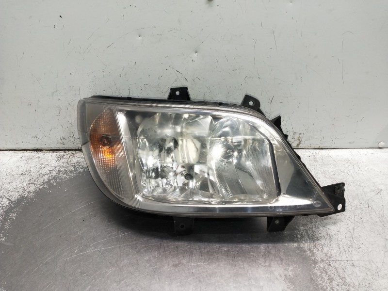 Recambio de faro derecho para mercedes sprinter 02.00  caja cerrada referencia OEM IAM   