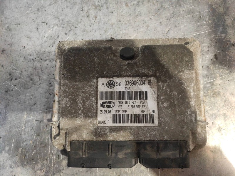 Recambio de centralita motor uce para volkswagen golf iv berlina (1j1) conceptline referencia OEM IAM IAW4MVF 6160054207 0369060