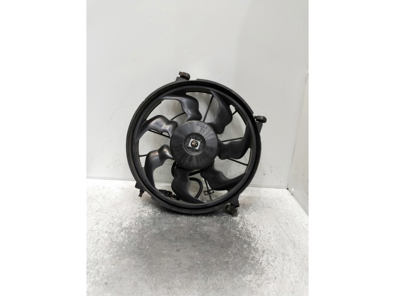 Recambio de electroventilador para hyundai i20 referencia OEM IAM 253804P050  