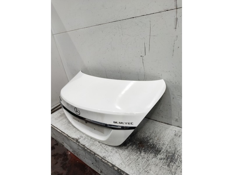 Recambio de tapa maletero para mercedes clase c (w205) lim. referencia OEM IAM   4P