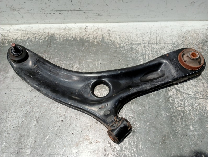 Recambio de brazo suspension inferior delantero izquierdo para hyundai i20 referencia OEM IAM 545001J500  