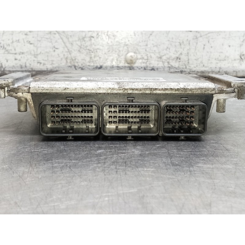 Recambio de centralita motor uce para nissan primastar (x83) avantour 7 asientos distancia entre ejes corta 2,84t referencia OEM