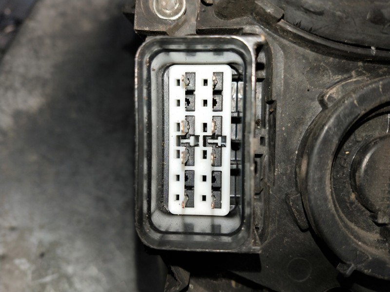 Recambio de faro derecho para volvo v50 familiar 1.8 kinetic referencia OEM IAM 30698886 0301198204 