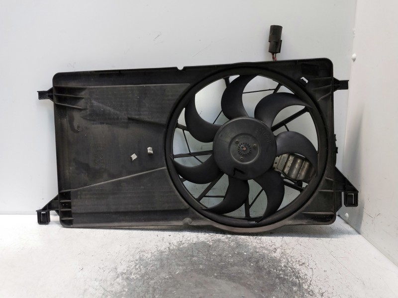 Recambio de electroventilador para volvo v50 familiar 1.8 kinetic referencia OEM IAM 0130303930 3M5H8C607RD 