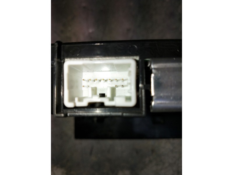 Recambio de pantalla multifuncion para volvo v50 familiar 1.8 kinetic referencia OEM IAM   