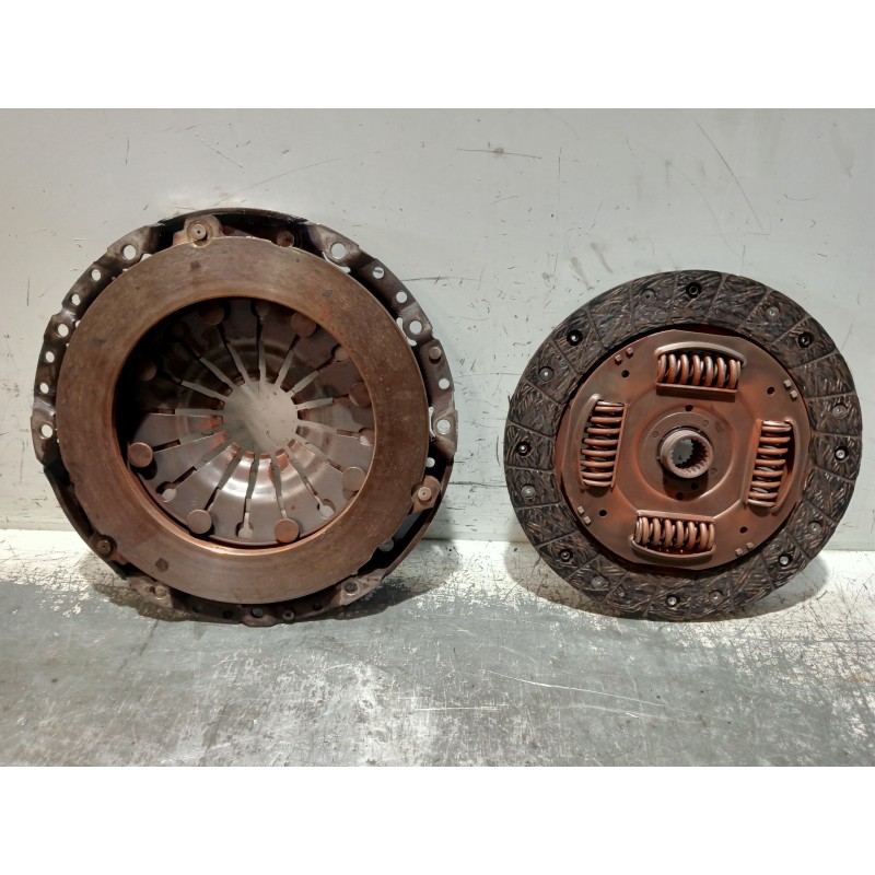 Recambio de kit embrague para nissan primastar (x83) avantour 7 asientos distancia entre ejes corta 2,84t referencia OEM IAM 308