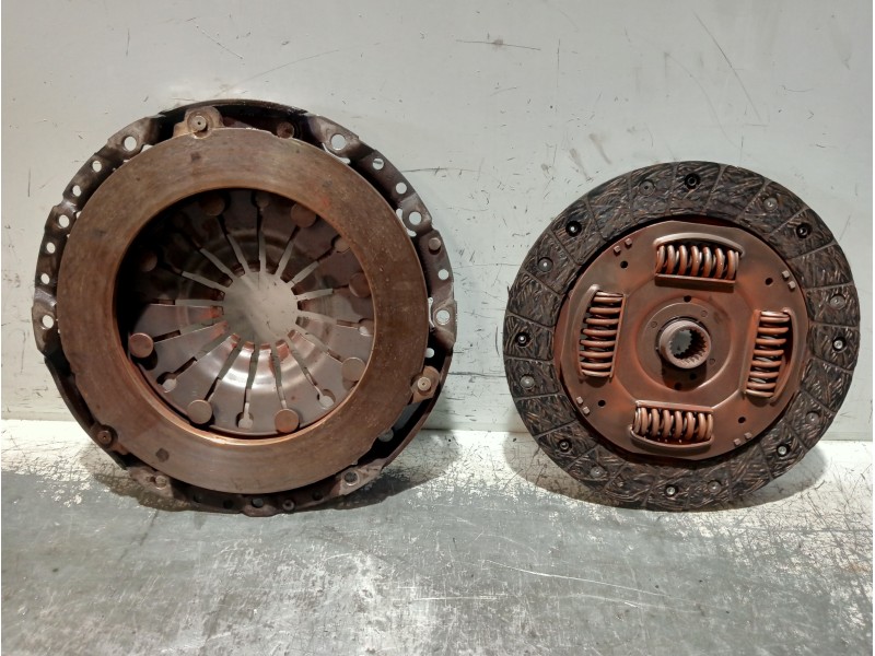 Recambio de kit embrague para nissan primastar (x83) avantour 7 asientos distancia entre ejes corta 2,84t referencia OEM IAM 308