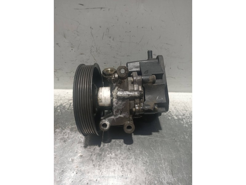 Recambio de bomba direccion para mercedes sprinter 02.00  caja cerrada referencia OEM IAM 0024667501  