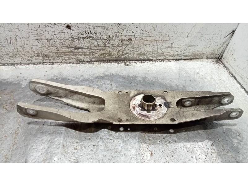 Recambio de brazo suspension inferior trasero derecho para mercedes clase b (w246) b 180 cdi be (246.200) referencia OEM IAM A24
