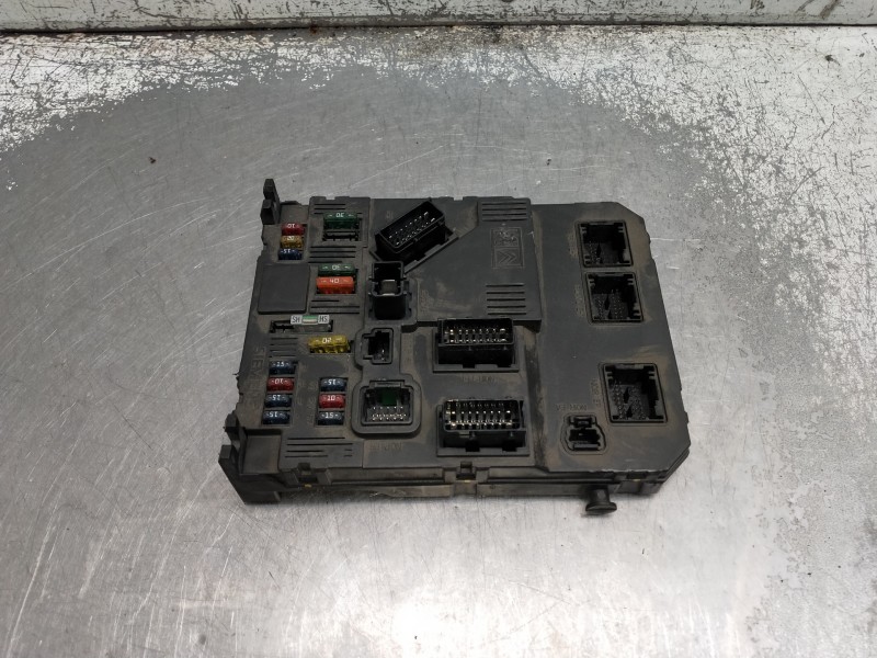 Recambio de caja reles / fusibles para citroen c3 referencia OEM IAM 9650585780  