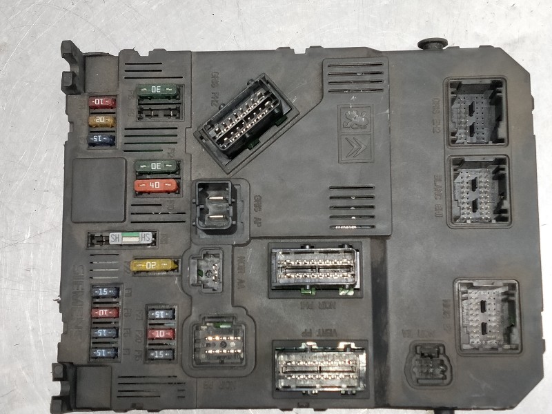 Recambio de caja reles / fusibles para citroen c3 referencia OEM IAM 9650585780  