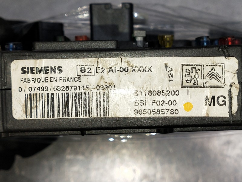 Recambio de caja reles / fusibles para citroen c3 referencia OEM IAM 9650585780  