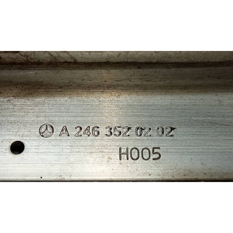 Recambio de brazo suspension inferior trasero izquierdo para mercedes clase b (w246) b 180 cdi be (246.200) referencia OEM IAM A