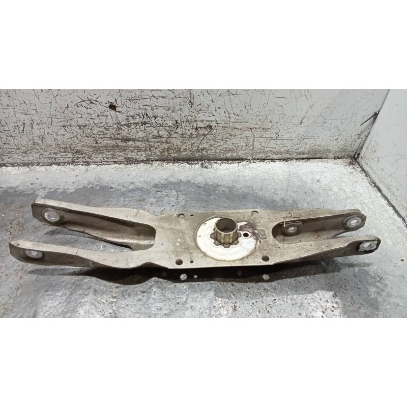 Recambio de brazo suspension inferior trasero izquierdo para mercedes clase b (w246) b 180 cdi be (246.200) referencia OEM IAM A