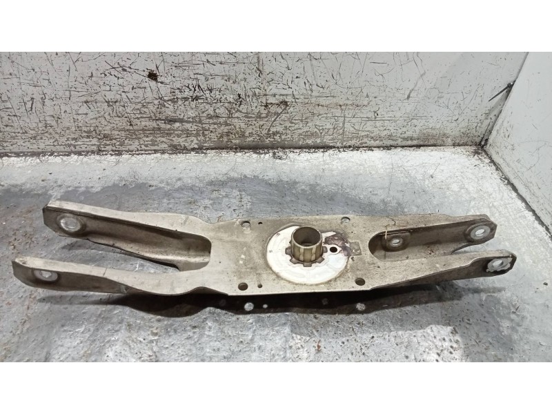 Recambio de brazo suspension inferior trasero izquierdo para mercedes clase b (w246) b 180 cdi be (246.200) referencia OEM IAM A