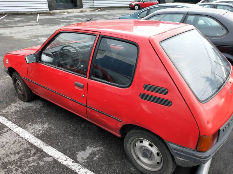 peugeot 205 berlina del año 1985