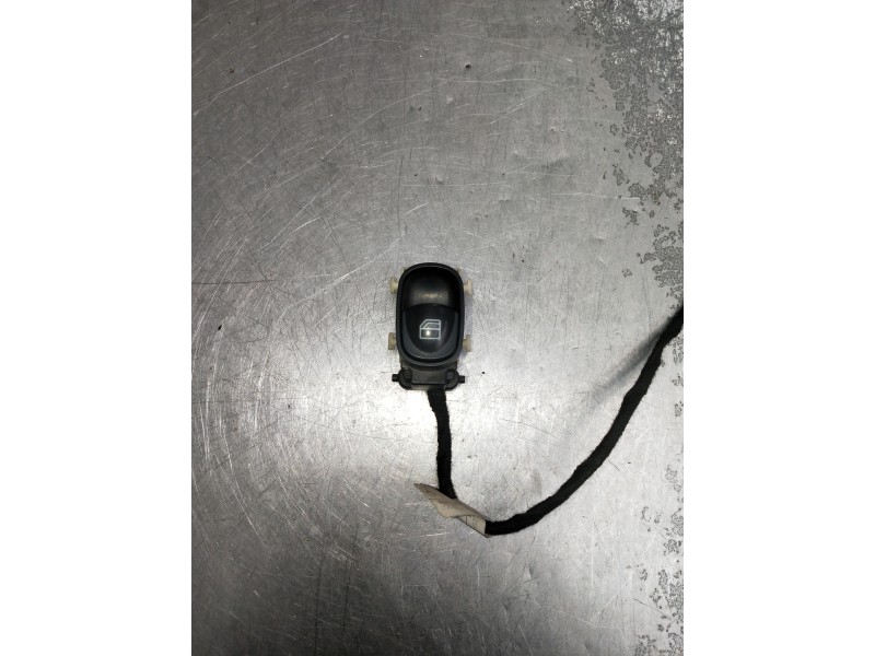 Recambio de mando elevalunas delantero derecho para mercedes clase c (w203) berlina 2.2 cdi cat referencia OEM IAM A2038200210  