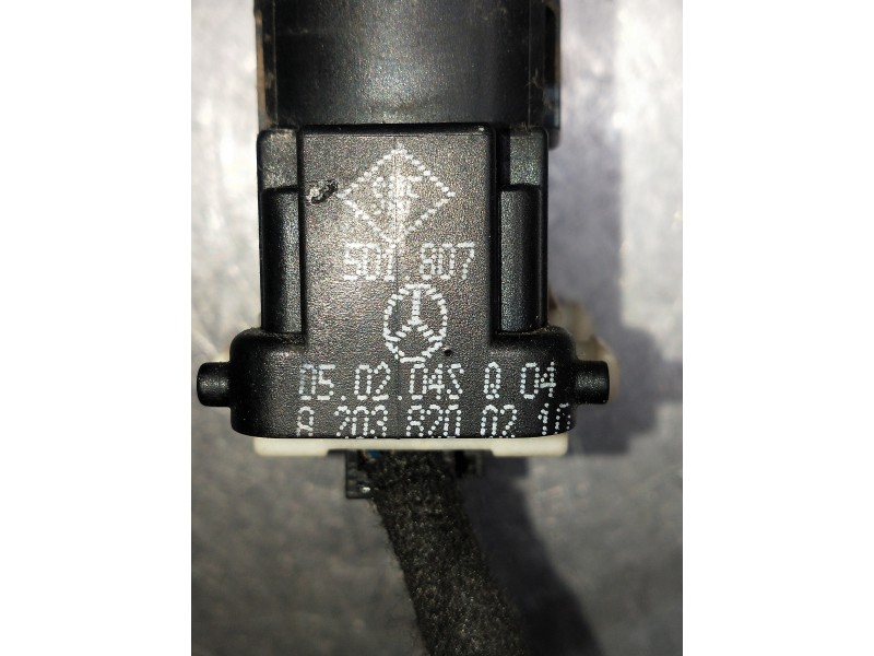 Recambio de mando elevalunas delantero derecho para mercedes clase c (w203) berlina 2.2 cdi cat referencia OEM IAM A2038200210  