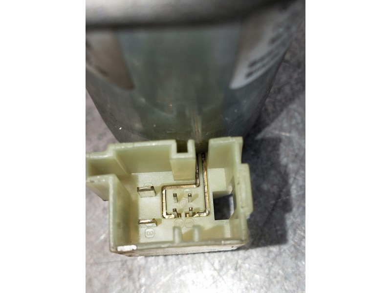 Recambio de motor cierre centralizado porton para audi a4 avant (8w5) sport edition quattro referencia OEM IAM 8W9827851A 139722