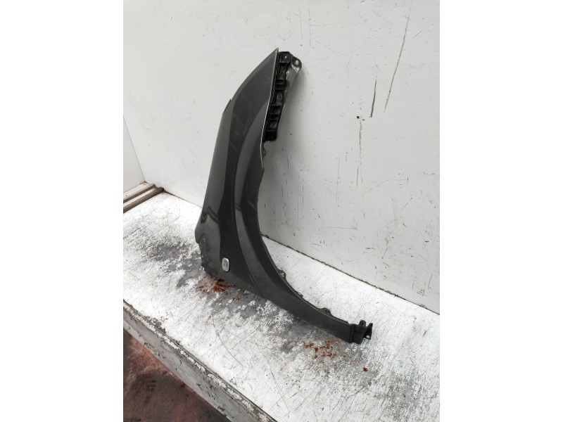 Recambio de aleta delantera derecha para toyota corolla verso (r1) 2.2 turbodiesel cat referencia OEM IAM   