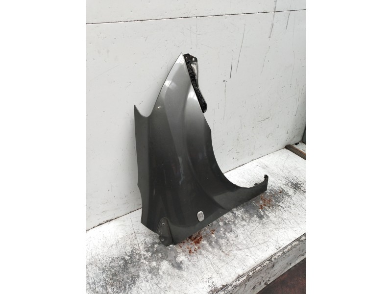 Recambio de aleta delantera derecha para toyota corolla verso (r1) 2.2 turbodiesel cat referencia OEM IAM   