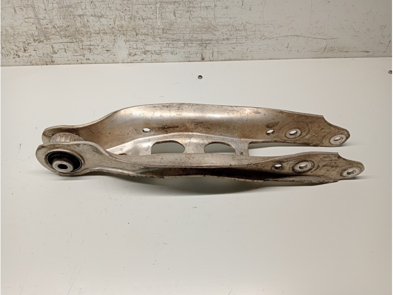 Recambio de brazo suspension inferior trasero izquierdo para audi a4 avant (8w5) sport edition quattro referencia OEM IAM 8W0505