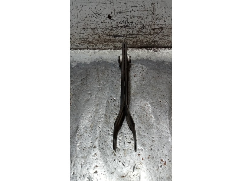 Recambio de brazo suspension superior trasero izquierdo para mercedes clase b (w246) b 180 cdi be (246.200) referencia OEM IAM A