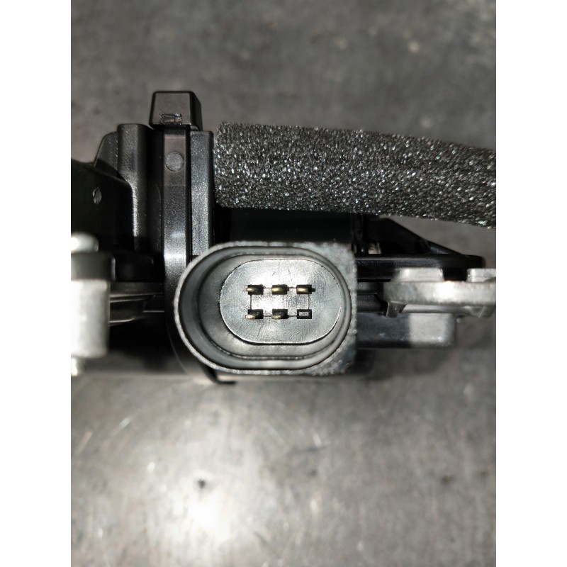 Recambio de motor cierre centralizado porton para audi a4 avant (8w5) sport edition quattro referencia OEM IAM 3V5827887A  5P