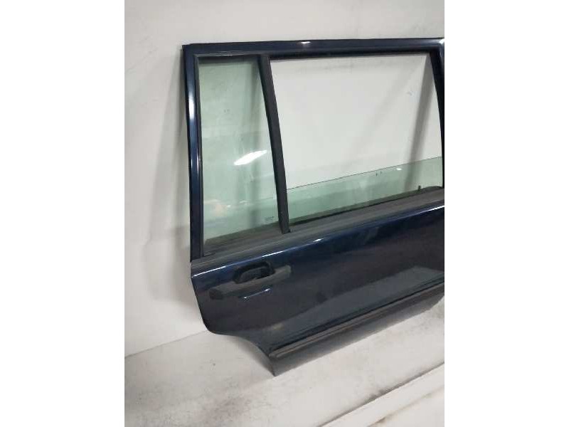 Recambio de puerta trasera derecha para volvo serie 940 berlina/familiar 2.3 gle familiar referencia OEM IAM   