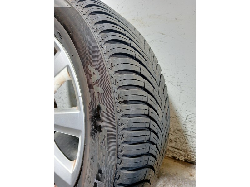 Recambio de juego llantas para volkswagen tiguan (5n2) referencia OEM IAM   235 55 17